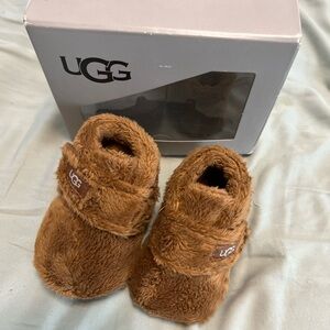 Baby brown UGGs
Size 0/1 months